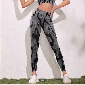 High waisted full length animal print leggings.